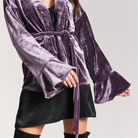 NWOT Velvet robe style tie top Size Small - Picture 8 of 8